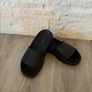 Sketchers foamies Black Slide Sandals size 11